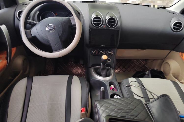 Used Nissan Qashqai 2012 2.0 XL Fire 6MT 2WD Center Console