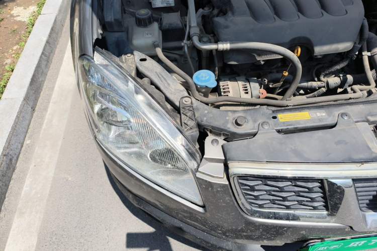Used Nissan Qashqai 2012 2.0 XL Fire 6MT 2WD Engine Bay Right