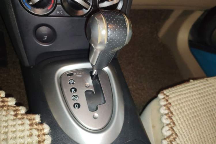 Used Nissan Qashqai 2012 2.0 XL Fire CVT 2WD Gear Lever