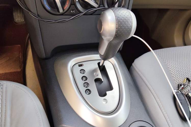 Used Nissan Qashqai 2012 2.0 XL Fire CVT 2WD Gear Lever