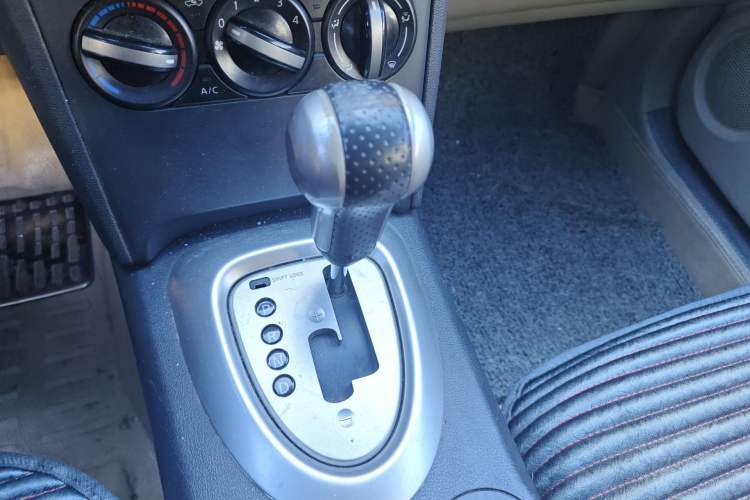 Used Nissan Qashqai 2012 2.0 XL Fire CVT 2WD Gear Lever