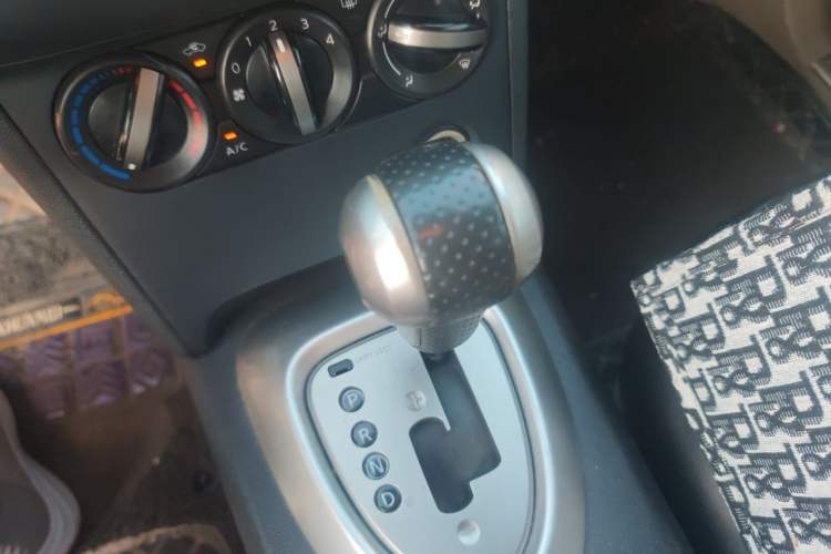 Used Nissan Qashqai 2012 2.0 XL Fire CVT 2WD Gear Lever