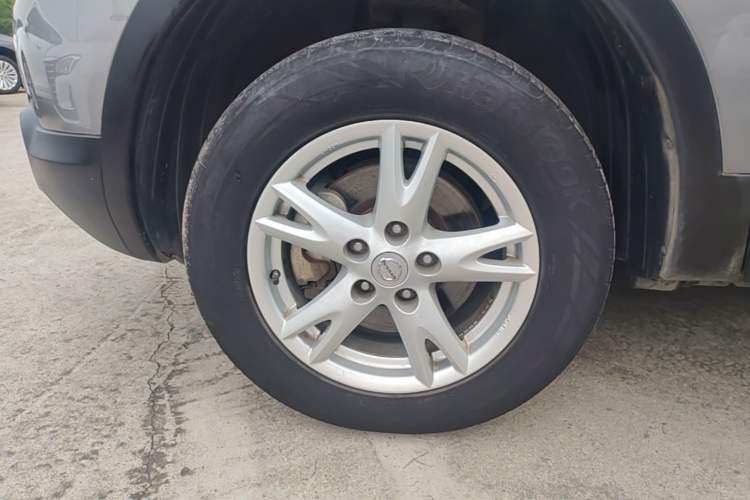 Used Nissan Qashqai 2012 2.0 XL Fire 6MT 2WD Left Front Wheel Hub