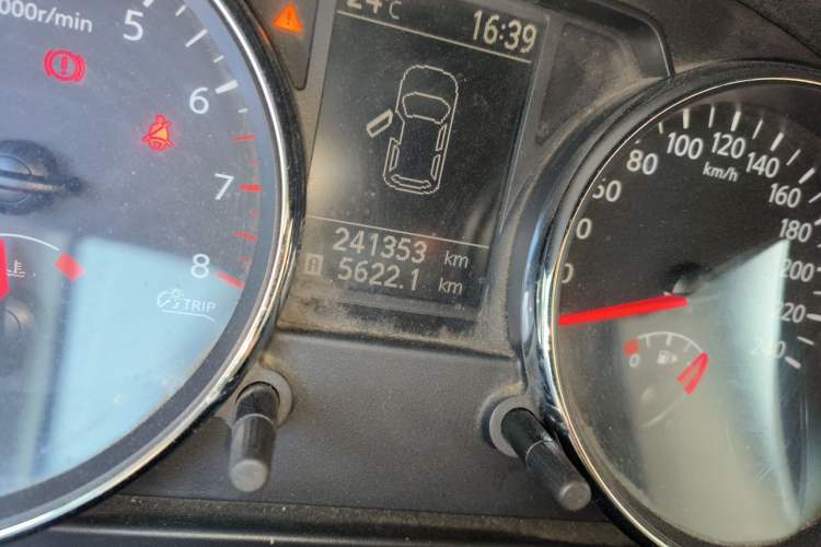 Used Nissan Qashqai 2012 2.0 XL Fire 6MT 2WD Odometer Close Up