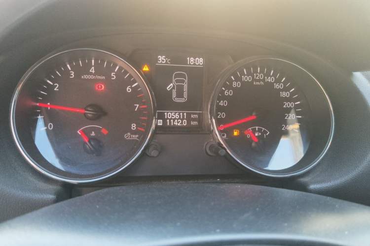 Used Nissan Qashqai 2012 1.6XE Wind 5MT 2WD Odometer Close Up