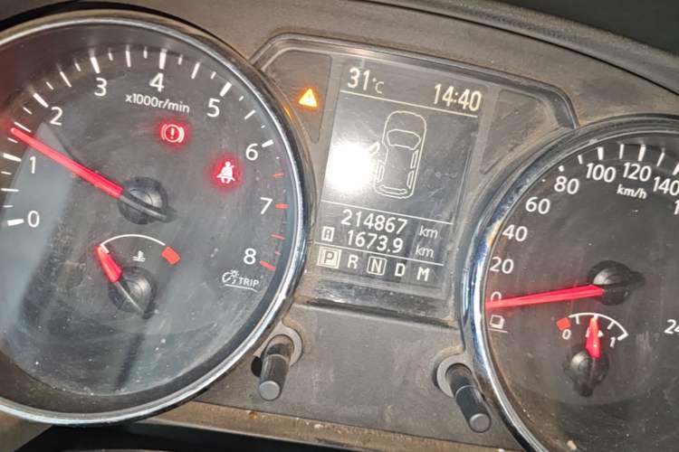 Used Nissan Qashqai 2012 2.0 XL Fire CVT 2WD Odometer Close Up
