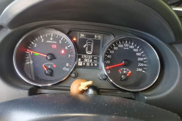 Used Nissan Qashqai 2012 2.0 XV LE CVT 2WD Odometer Close Up