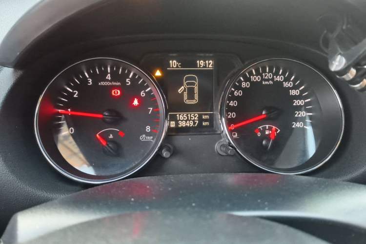Used Nissan Qashqai 2012 1.6XE Wind 5MT 2WD Odometer Close Up