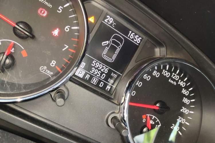 Used Nissan Qashqai 2012 2.0 XL Fire CVT 2WD Odometer Close Up