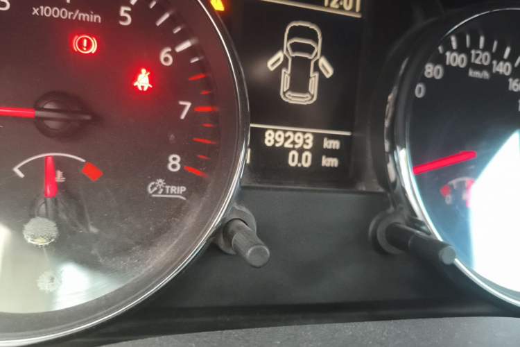 Used Nissan Qashqai 2012 1.6XE Wind 5MT 2WD Odometer Close Up