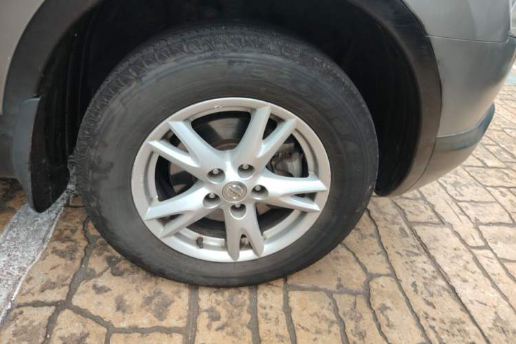 Used Nissan Qashqai 2012 2.0 XL Fire 6MT 2WD Right Front Wheel Hub
