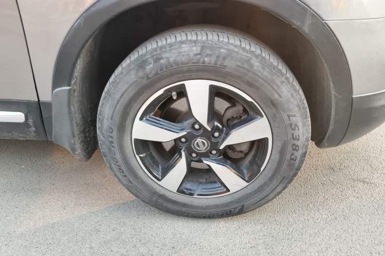 Used Nissan Qashqai 2012 1.6XE Wind 5MT 2WD Right Front Wheel Hub
