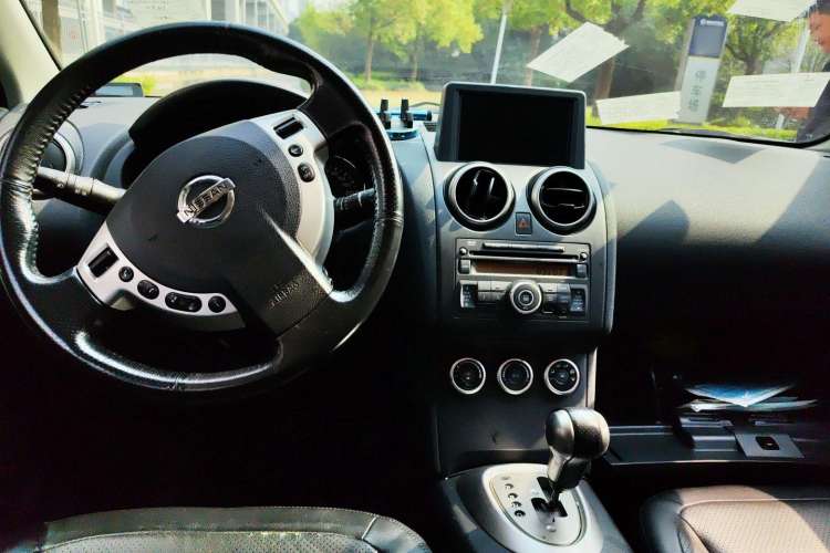 Used Nissan Qashqai 2012 2.0 XV LE CVT 2WD Center Console