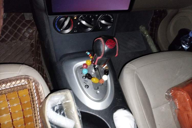 Used Nissan Qashqai 2012 2.0 XL Fire CVT 2WD Gear Lever