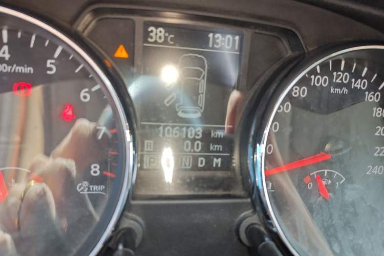 Used Nissan Qashqai 2012 2.0 XV LE CVT 2WD Odometer Close Up