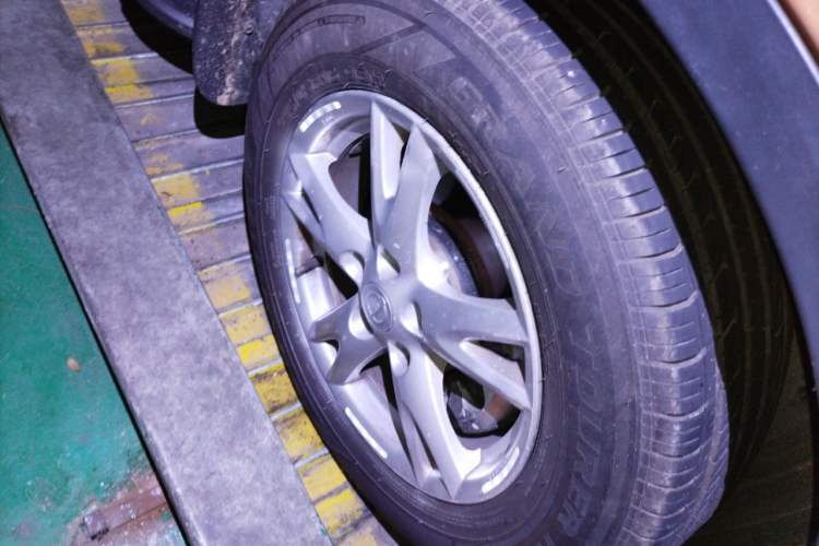 Used Nissan Qashqai 2012 2.0 XL Fire CVT 2WD Right Front Wheel Hub