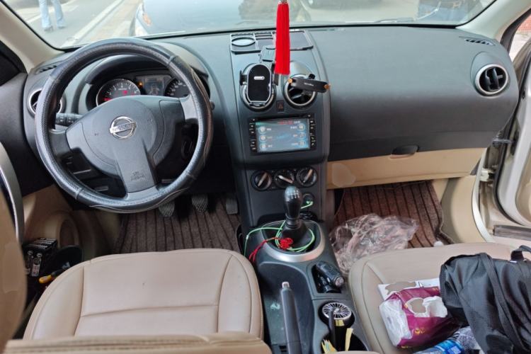 Used Nissan Qashqai 2012 2.0 XL Fire 6MT 2WD Center Console