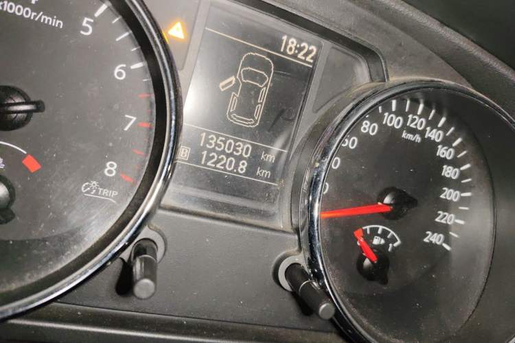 Used Nissan Qashqai 2012 2.0 XV LE CVT 2WD Odometer Close Up