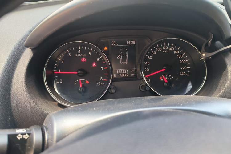 Used Nissan Qashqai 2012 1.6XE Wind 5MT 2WD Odometer Close Up