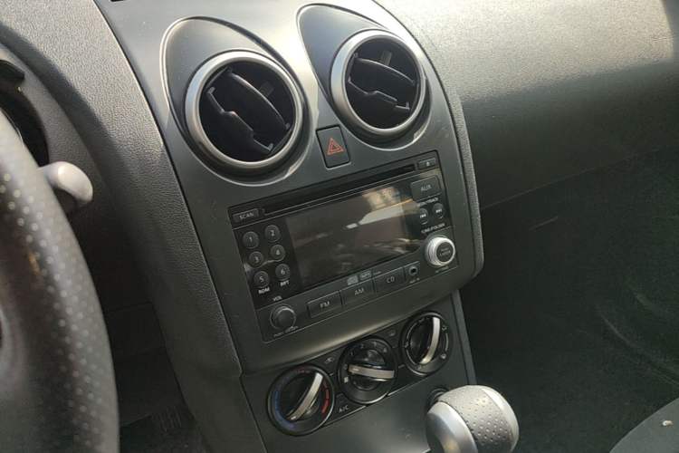 Used Nissan Qashqai 2012 2.0 XL Fire CVT 2WD Audio And AC Panel