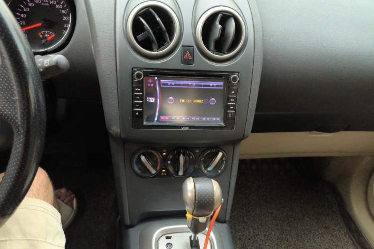 Used Nissan Qashqai 2012 2.0 XL Fire CVT 2WD Audio And AC Panel