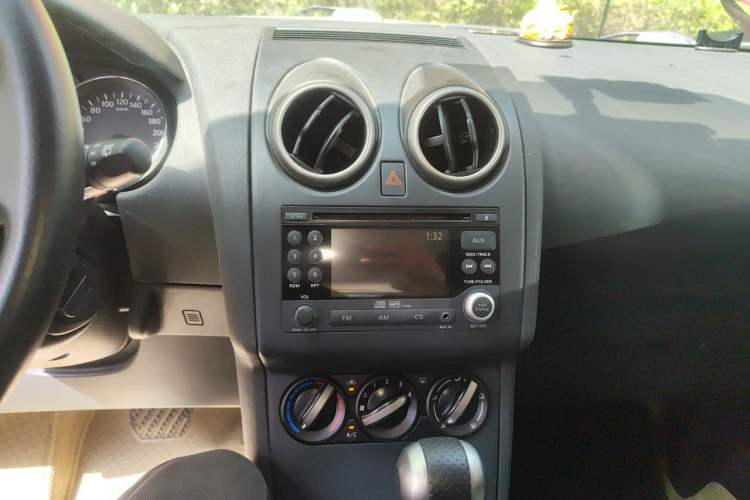 Used Nissan Qashqai 2012 2.0 XL Fire CVT 2WD Audio And AC Panel