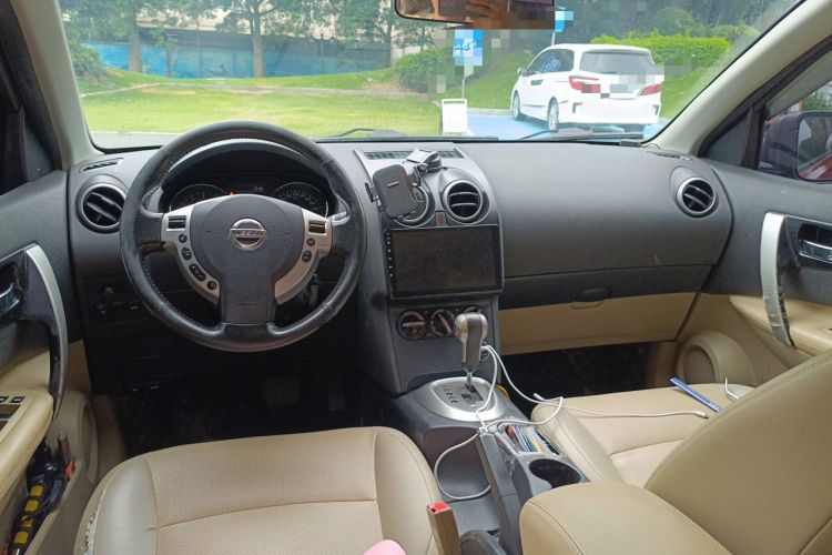 Used Nissan Qashqai 2012 2.0 XL Fire CVT 2WD Center Console