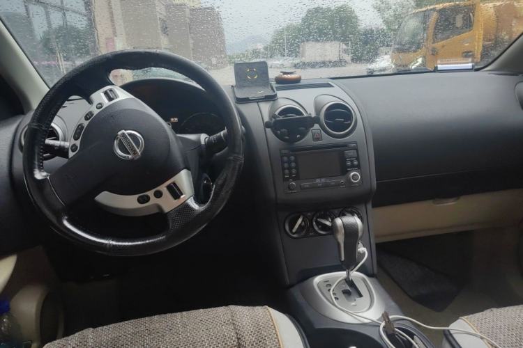 Used Nissan Qashqai 2012 2.0 XL Fire CVT 2WD Center Console