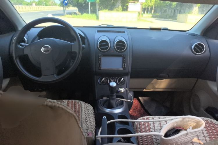 Used Nissan Qashqai 2012 2.0 XL Fire 6MT 2WD Center Console