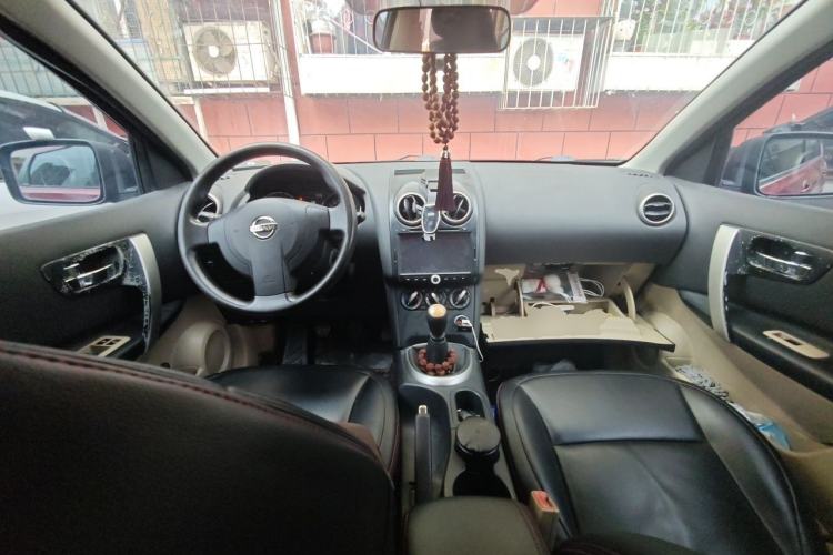 Used Nissan Qashqai 2012 2.0 XL Fire 6MT 2WD Center Console
