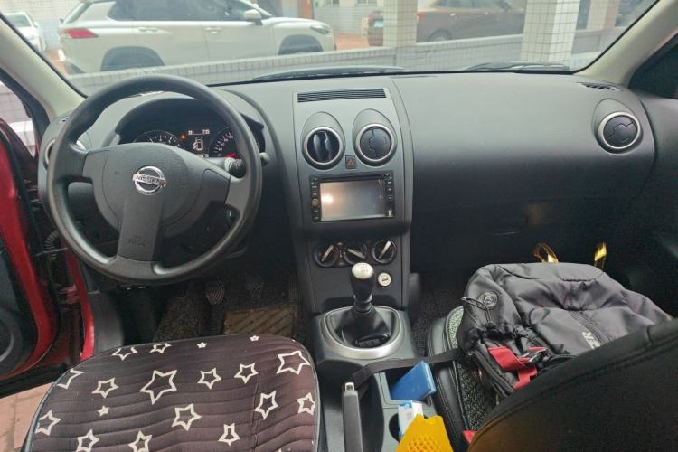 Used Nissan Qashqai 2012 2.0 XL Fire 6MT 2WD Center Console