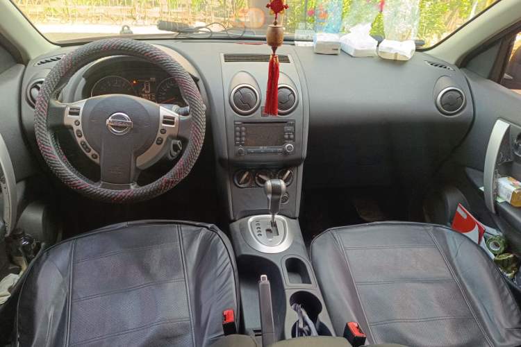 Used Nissan Qashqai 2012 2.0 XL Fire CVT 2WD Center Console