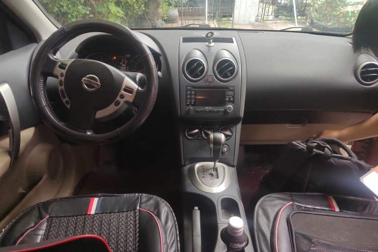 Used Nissan Qashqai 2012 2.0 XL Fire CVT 2WD Center Console