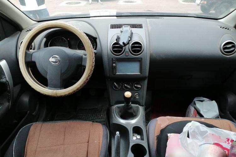Used Nissan Qashqai 2012 2.0 XL Fire 6MT 2WD Center Console