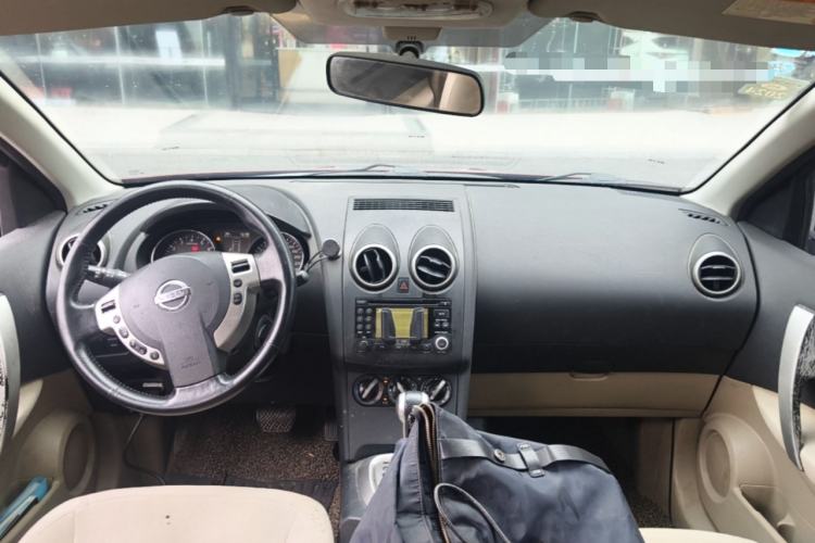 Used Nissan Qashqai 2012 2.0 XL Fire CVT 2WD Center Console