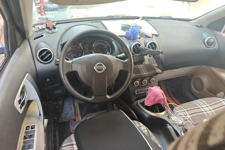 Used Nissan Qashqai 2012 1.6XE Wind 5MT 2WD Center Console