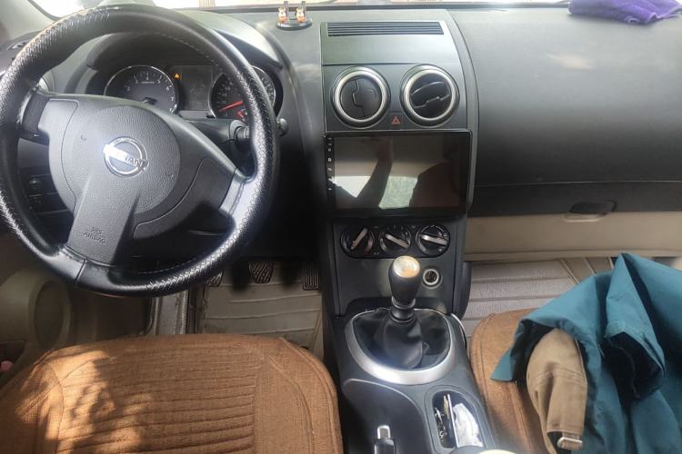 Used Nissan Qashqai 2012 2.0 XL Fire 6MT 2WD Center Console