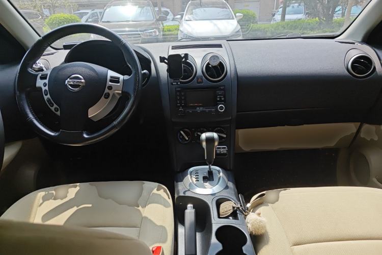 Used Nissan Qashqai 2012 2.0 XL Fire CVT 2WD Center Console