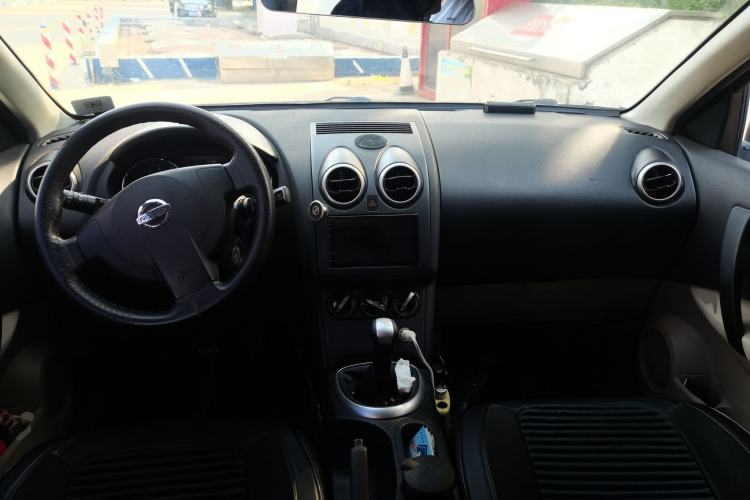 Used Nissan Qashqai 2012 1.6XE Wind 5MT 2WD Center Console