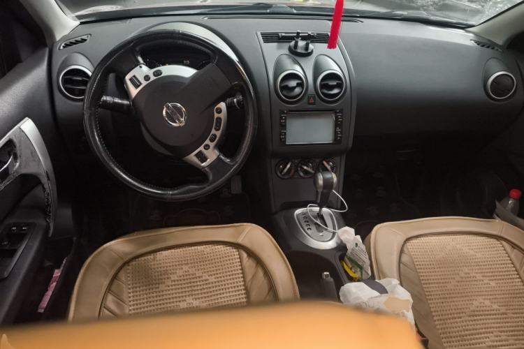 Used Nissan Qashqai 2012 2.0 XL Fire CVT 2WD Center Console