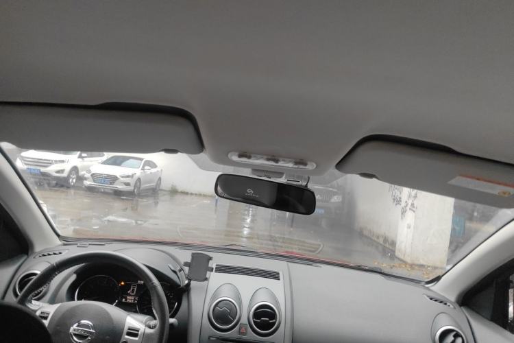 Used Nissan Qashqai 2012 2.0 XL Fire CVT 2WD Center Console