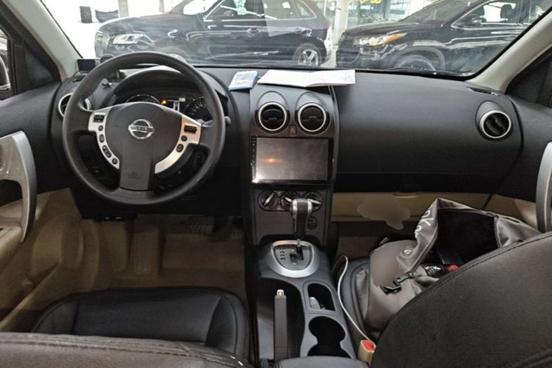 Used Nissan Qashqai 2012 2.0 XL Fire CVT 2WD Center Console