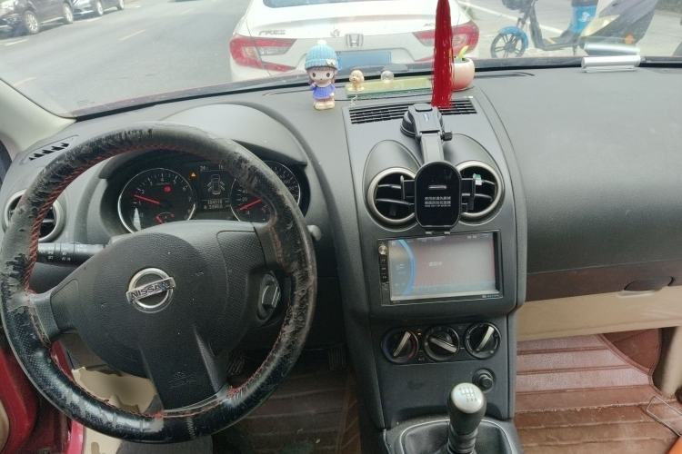 Used Nissan Qashqai 2012 2.0 XL Fire 6MT 2WD Center Console