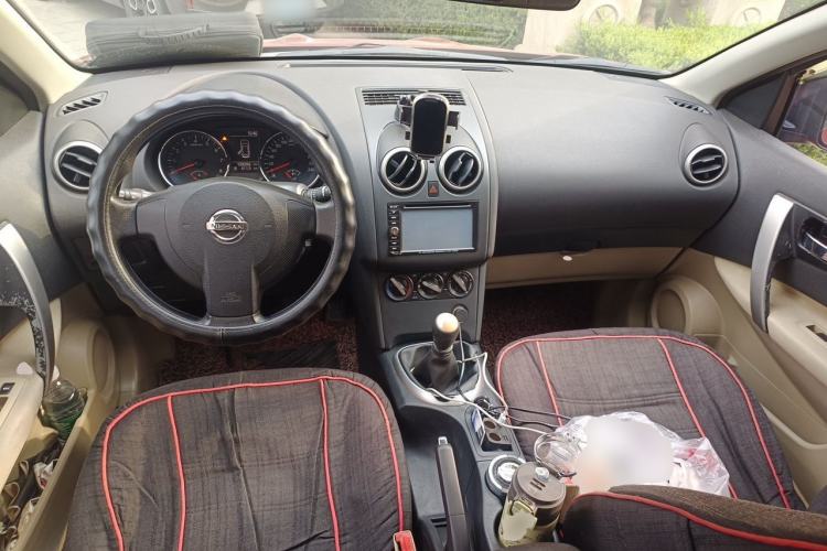Used Nissan Qashqai 2012 2.0 XL Fire 6MT 2WD Center Console