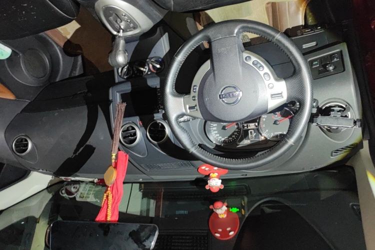 Used Nissan Qashqai 2012 2.0 XL Fire CVT 2WD Center Console