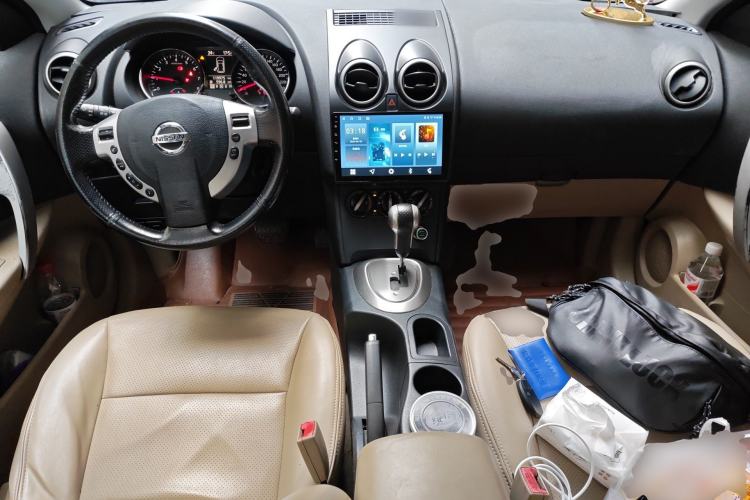 Used Nissan Qashqai 2012 2.0 XL Fire CVT 2WD Center Console