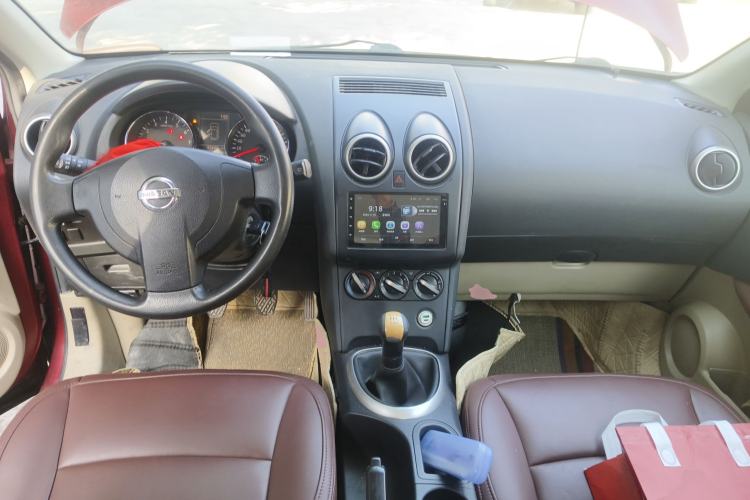 Used Nissan Qashqai 2012 1.6XE Wind 5MT 2WD Center Console