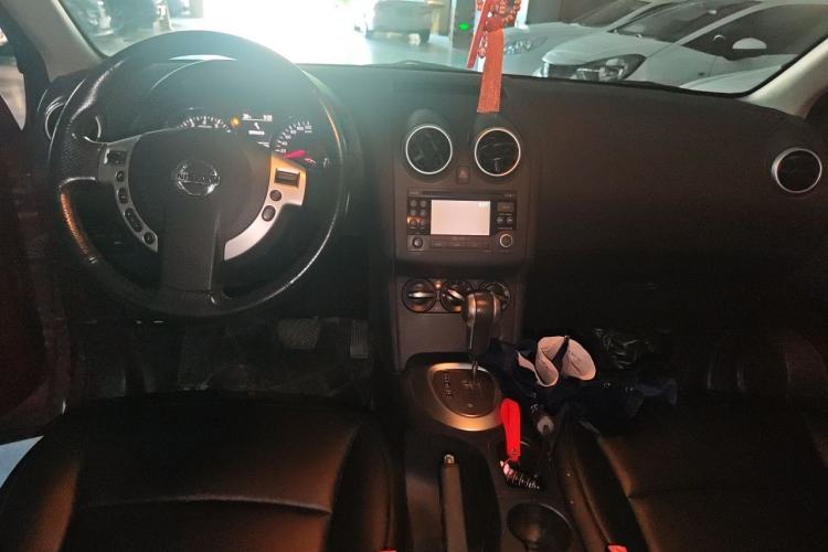Used Nissan Qashqai 2012 2.0 XL Fire CVT 2WD Center Console