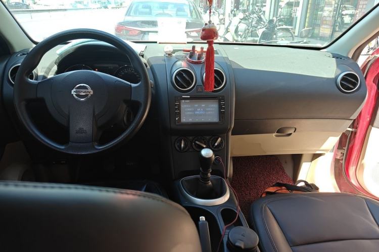 Used Nissan Qashqai 2012 2.0 XL Fire 6MT 2WD Center Console