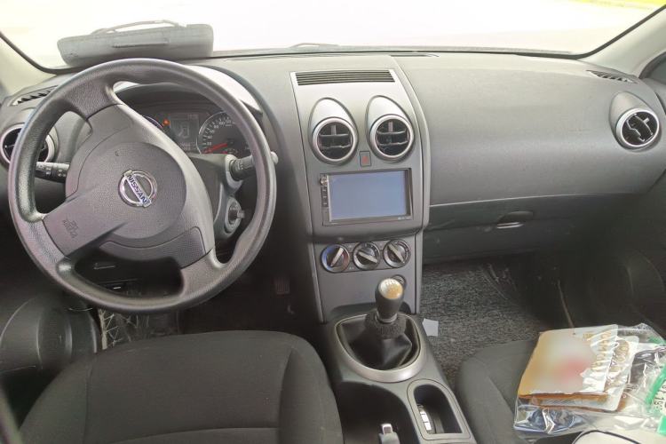 Used Nissan Qashqai 2012 2.0 XL Fire 6MT 2WD Center Console